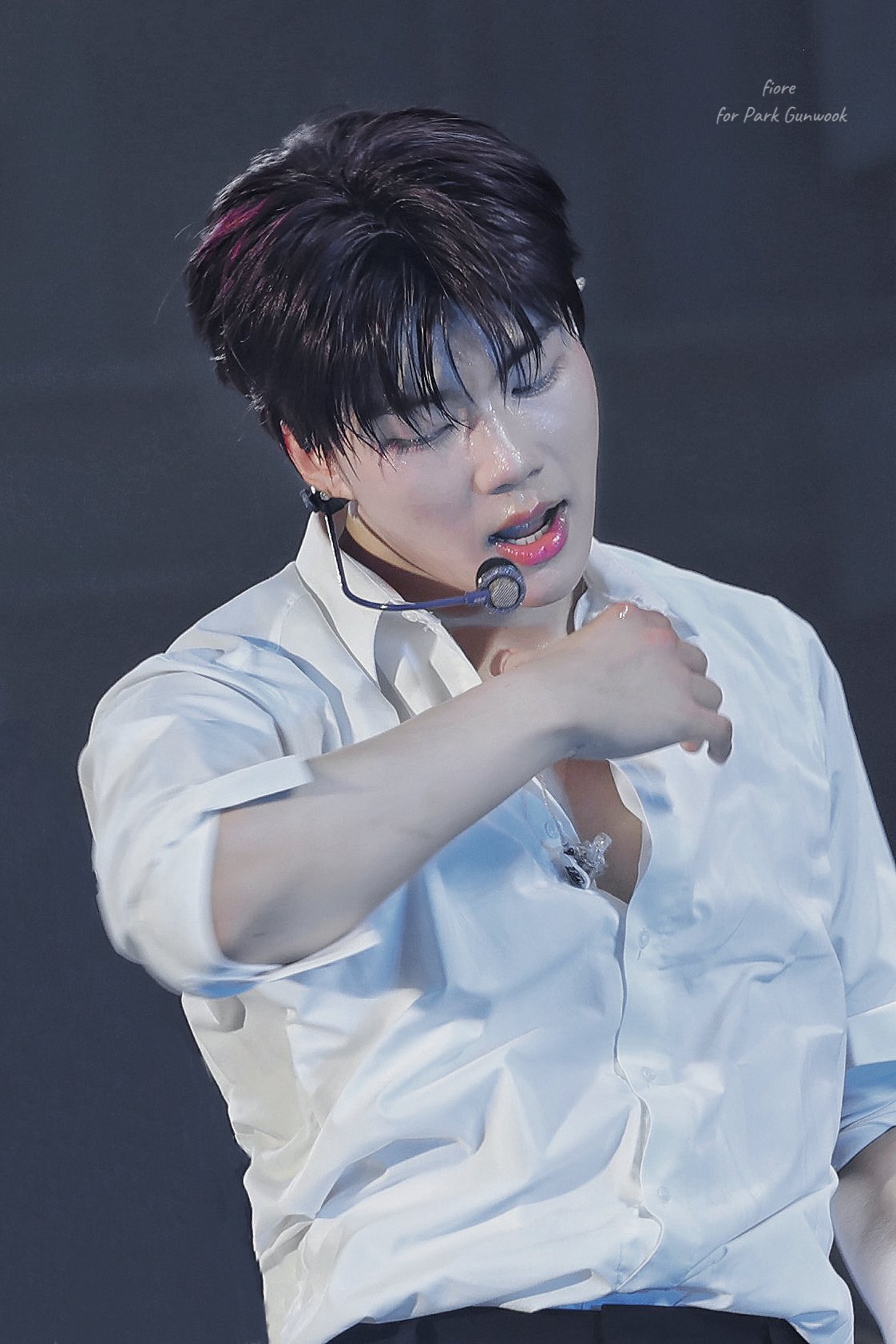 A moment captured by Park Gunwook (ZEROBASEONE)'s fan