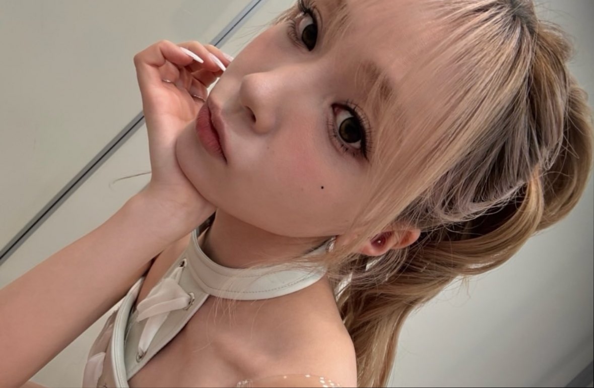 Latest photo of Mayuka (NiziU)