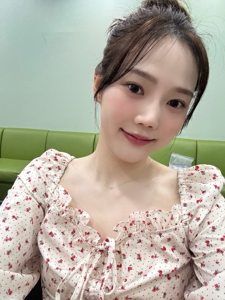 A moment captured by OH MY GIRL's fan