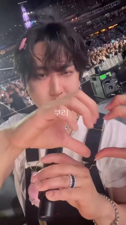 Behind-the-scenes cut of Changbin (Stray Kids)
