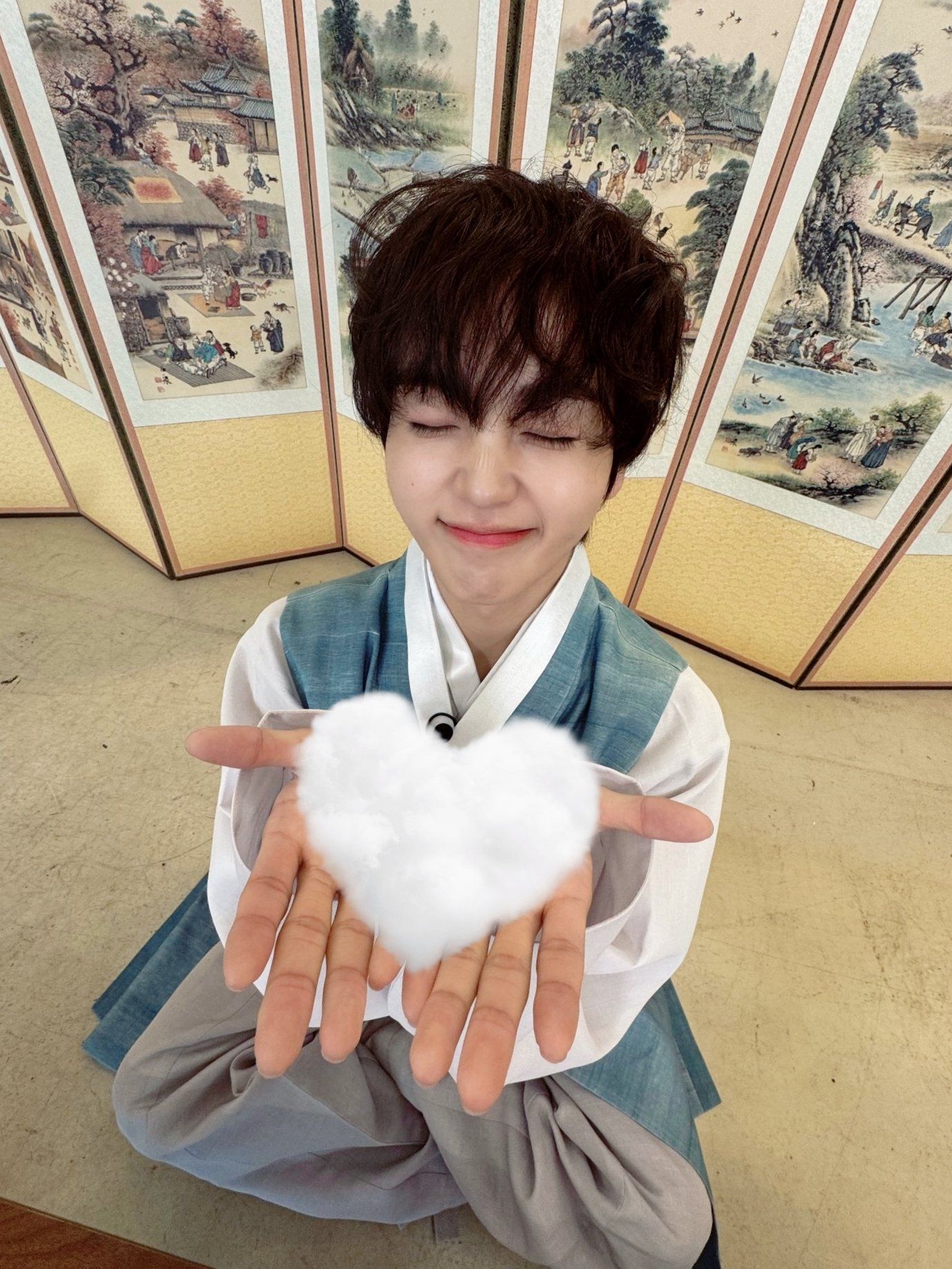 Behind-the-scenes cut of Hyeongjun (CRAVITY)