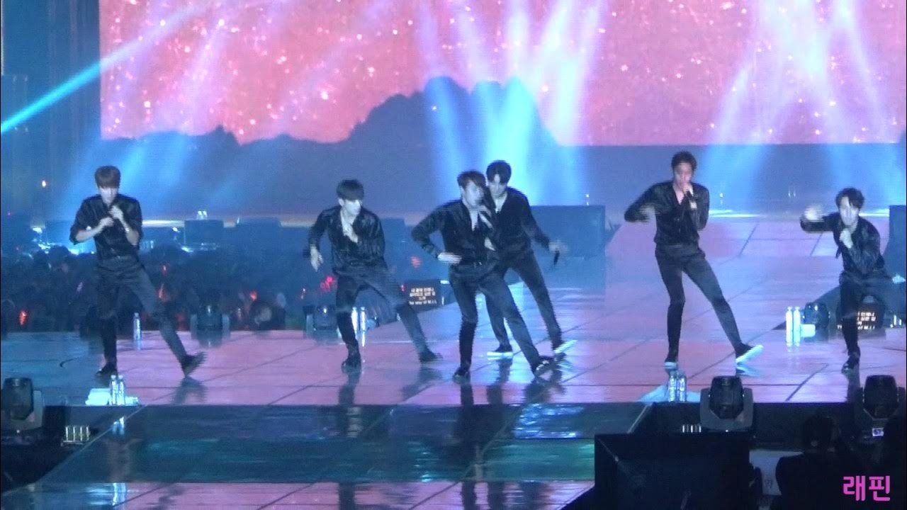 A moment captured by SHINHWA's fan