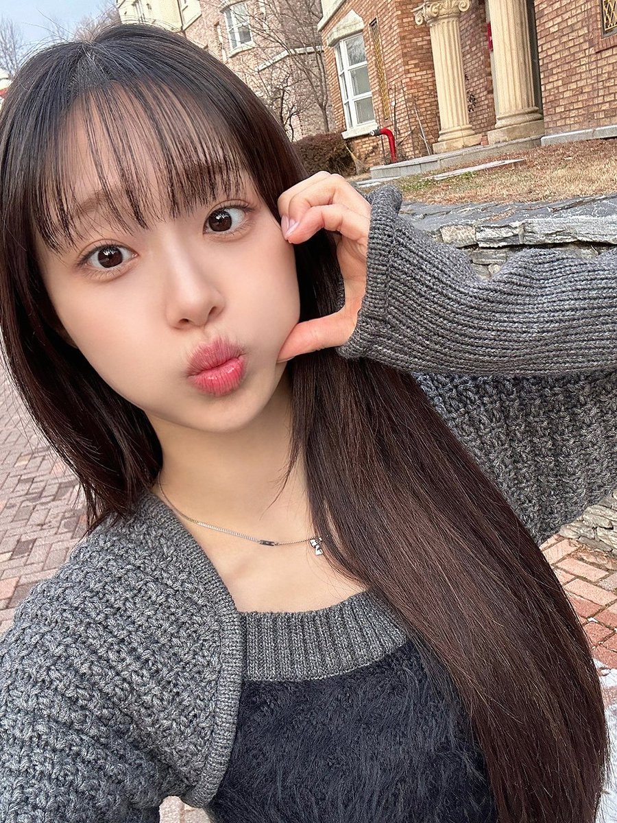 Behind-the-scenes cut of Chuu