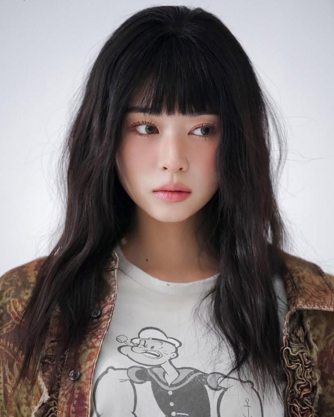 Behind-the-scenes cut of Kim Minju