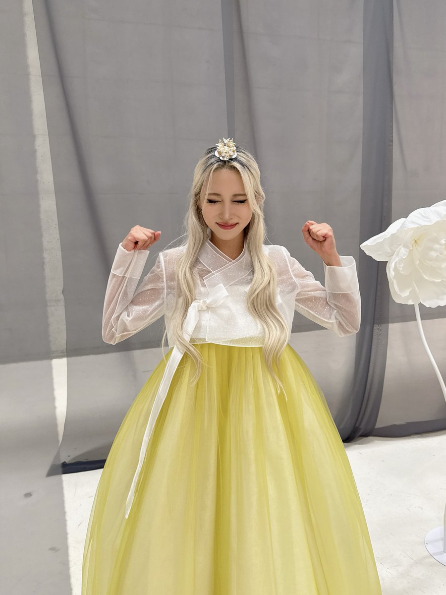 Behind-the-scenes cut of WJSN