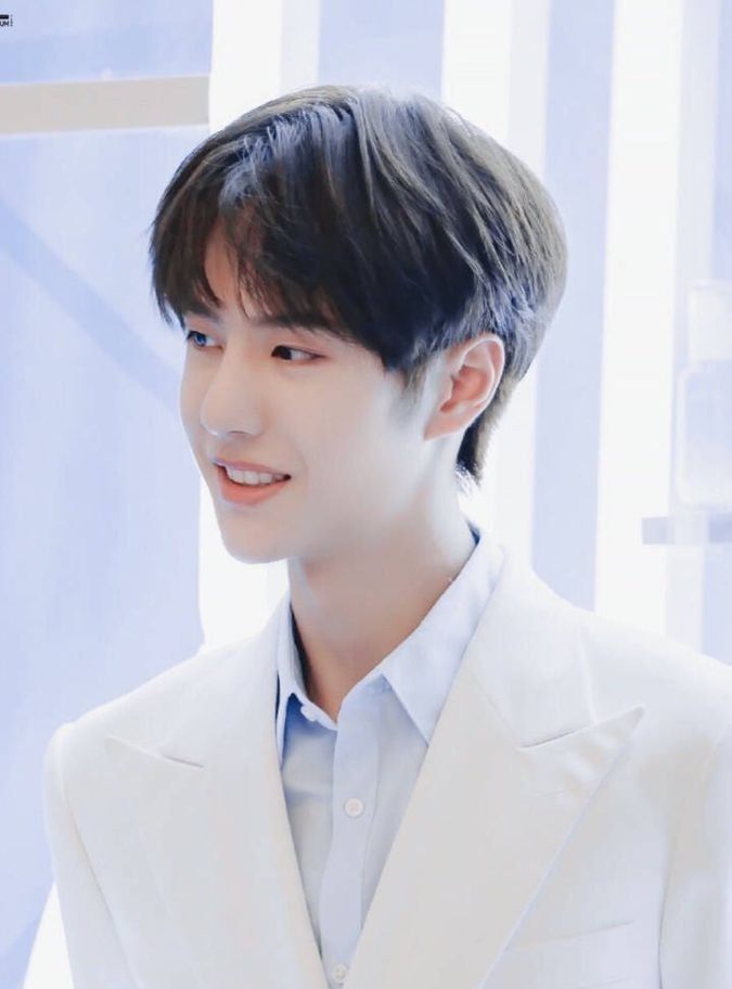 王一博 ファンが 5月18日 に共有した写真 │ 王一博 コミュニティ