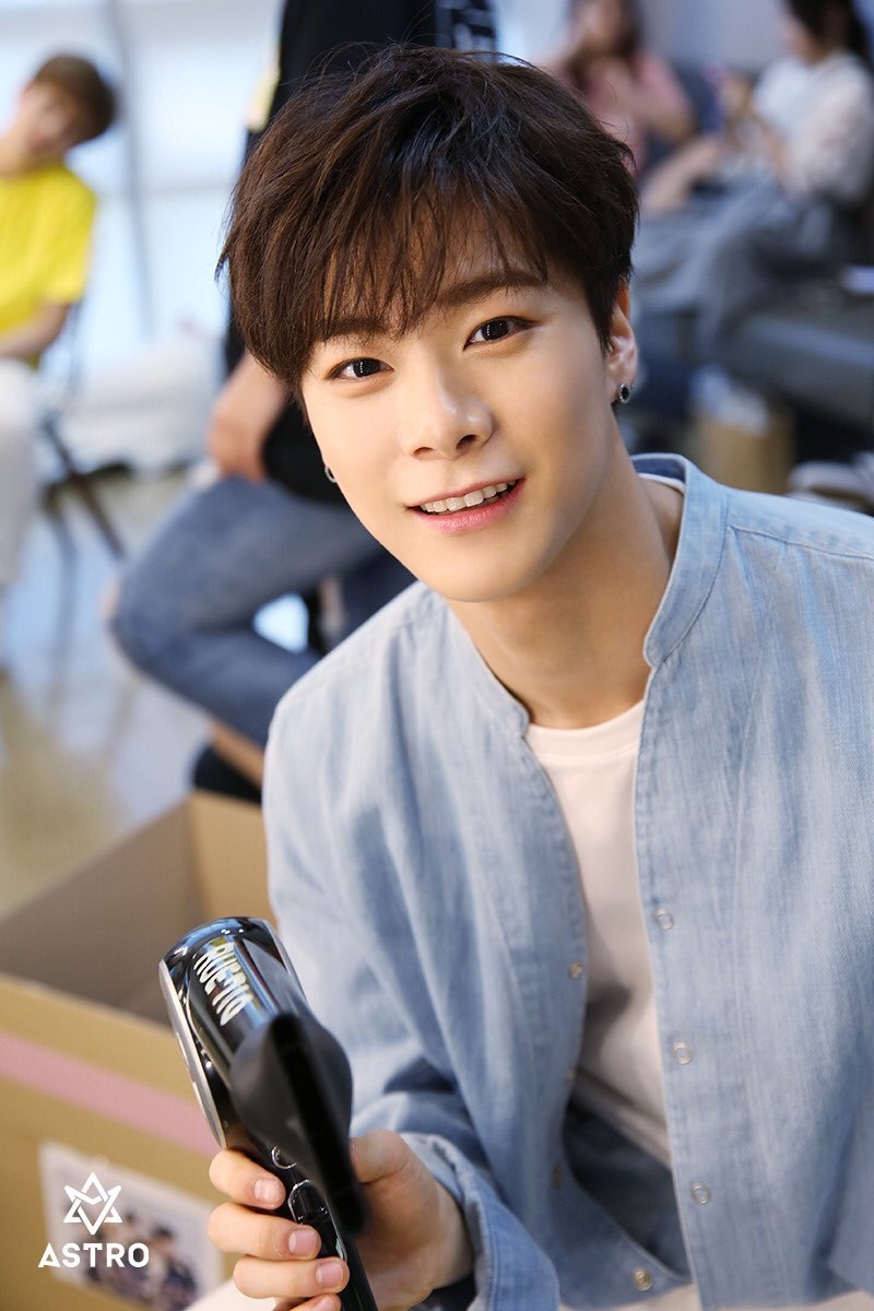 Behind-the-scenes cut of Moonbin (ASTRO)