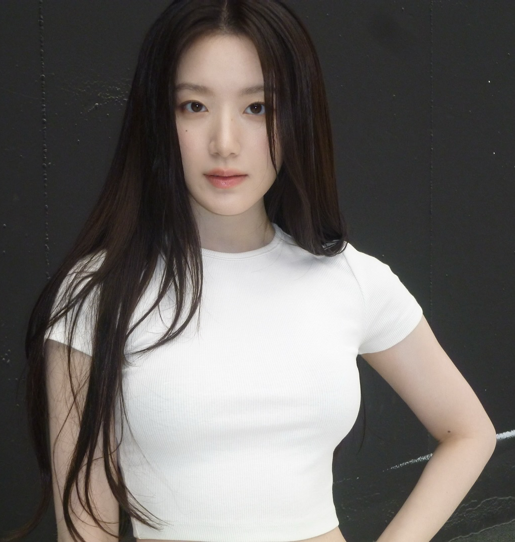 Recent activity shot of Shuhua (i-dle)