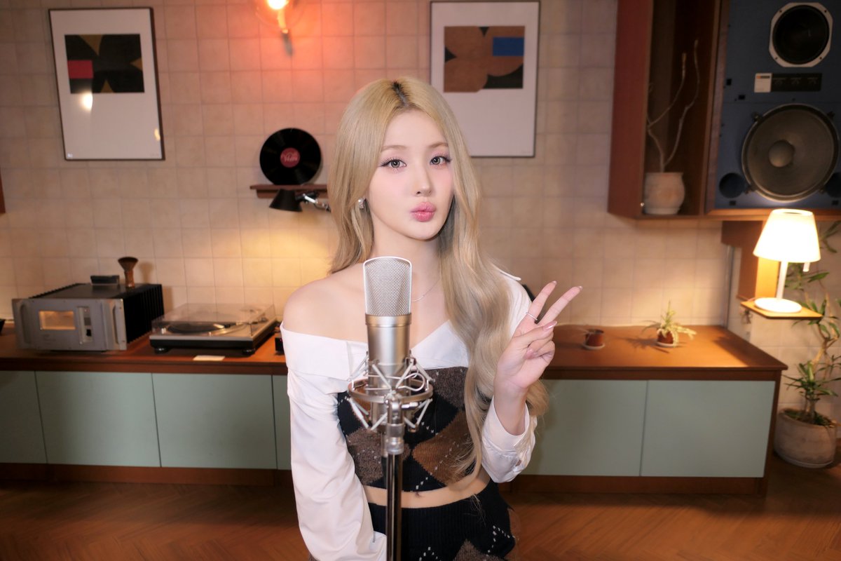 A moment captured by KISS OF LIFE's fan