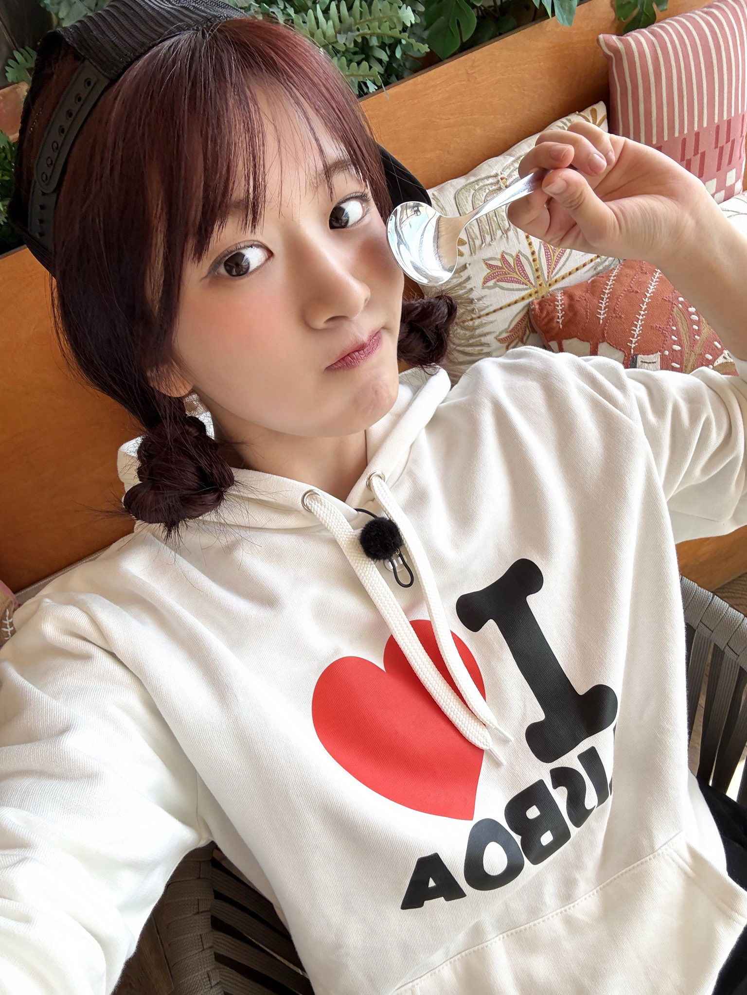 A moment captured by An Yujin (IVE)'s fan