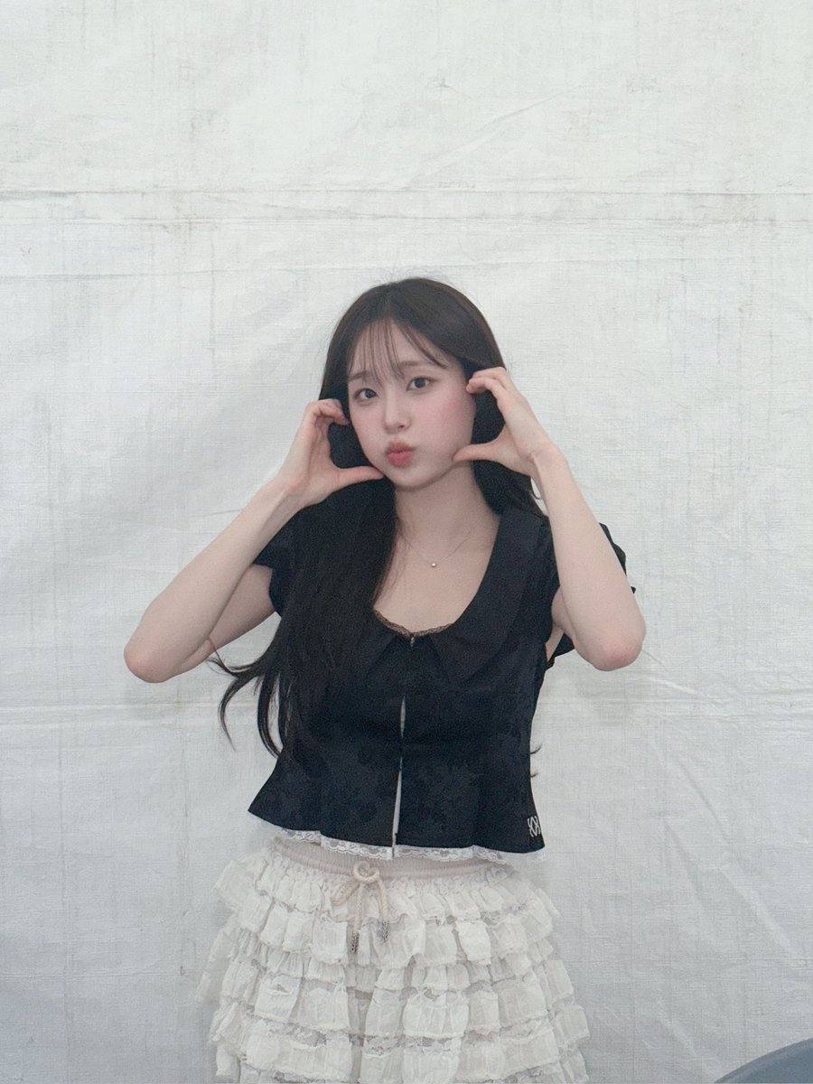 Behind-the-scenes cut of Chuu