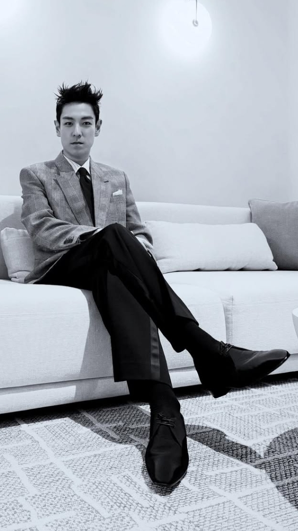 A moment captured by T.O.P's fan