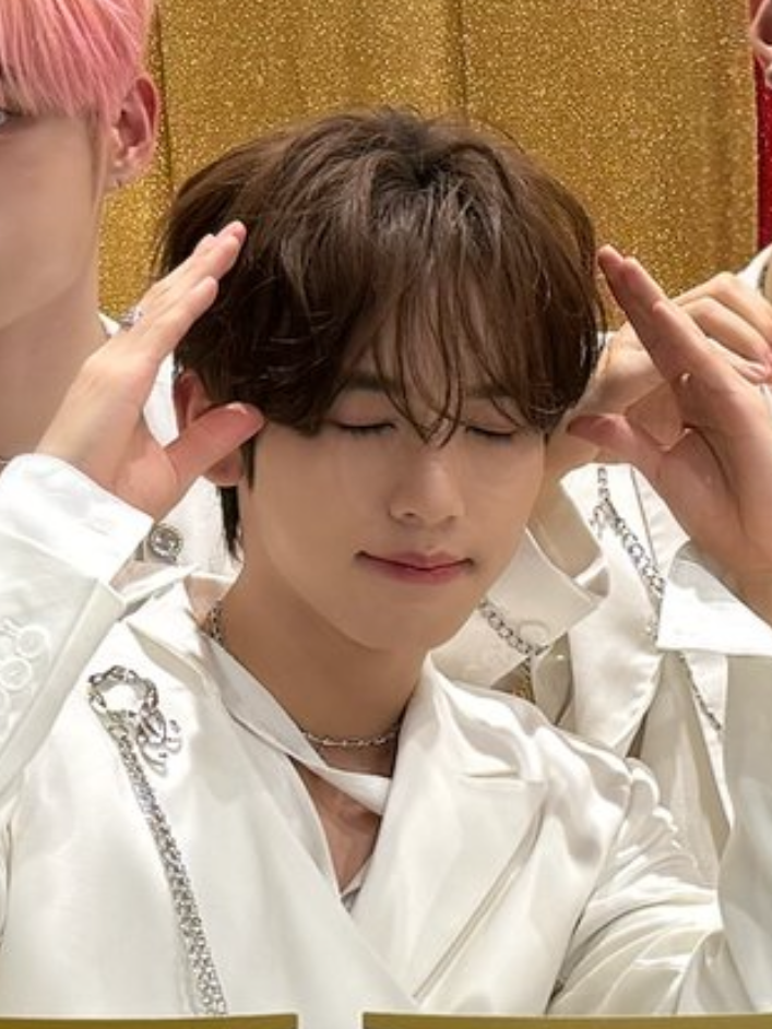 Recent activity shot of Han Yujin (ZEROBASEONE)