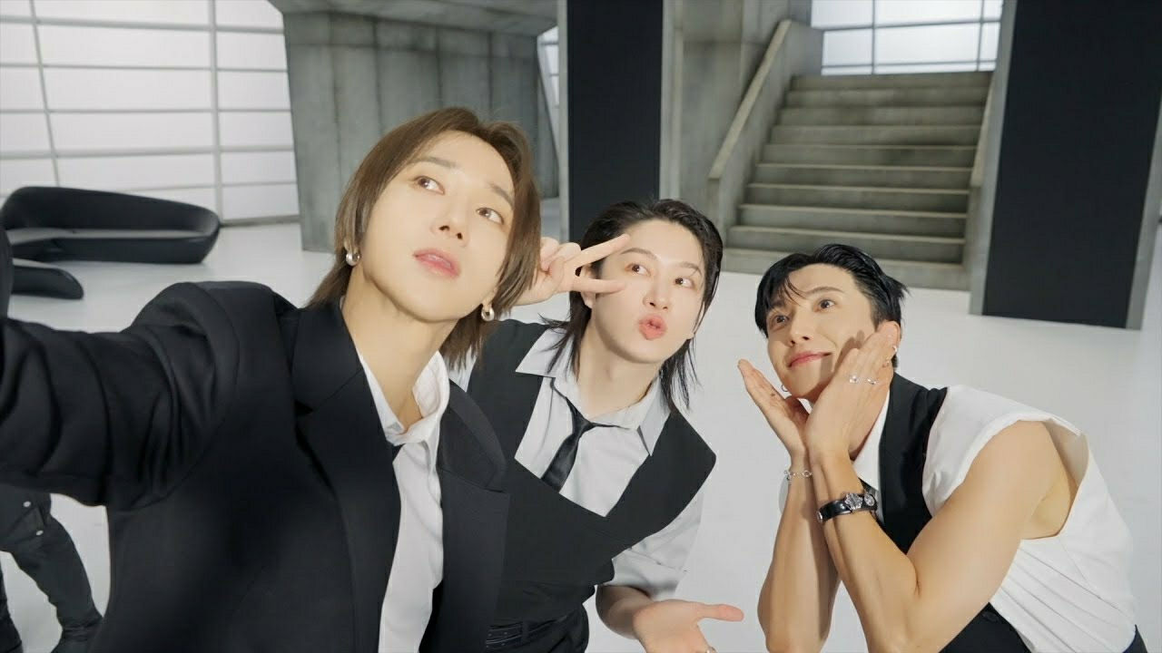 Behind-the-scenes cut of Heechul (Super Junior)