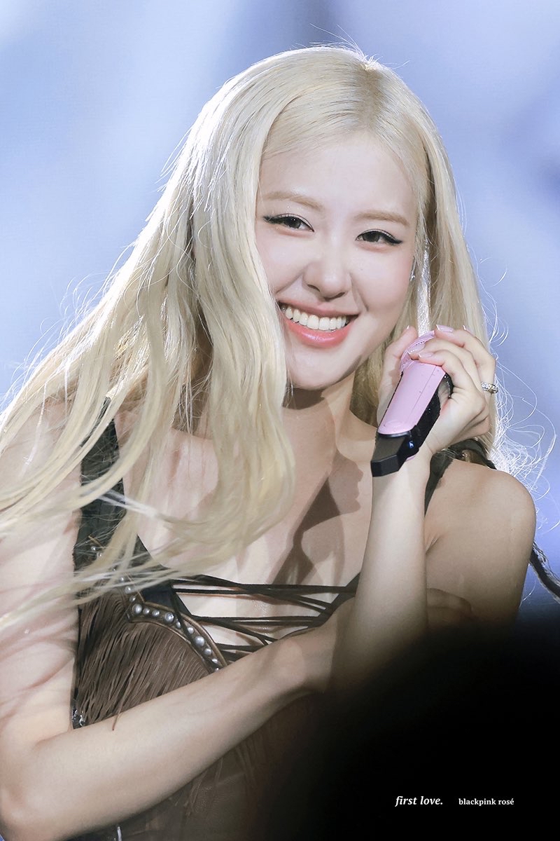 ROSÉ (BLACKPINK)的最新照片