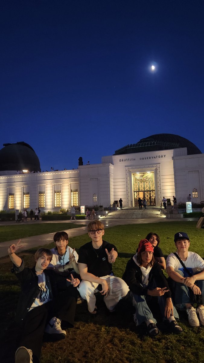 Recent activity shot of Xdinary Heroes