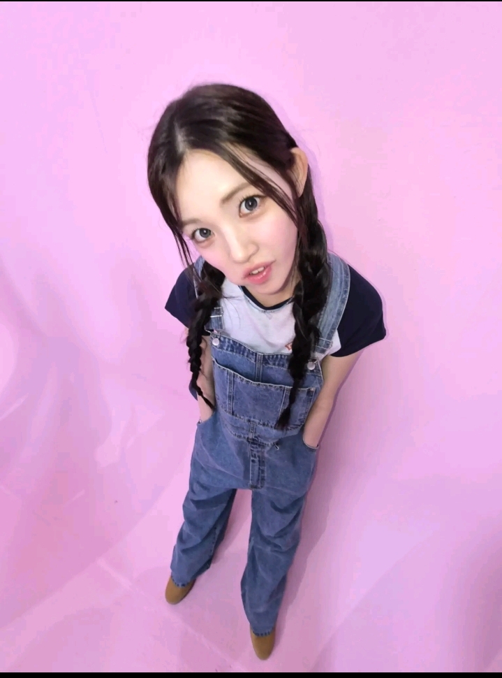 Behind-the-scenes cut of Yuha (Hearts2Hearts)