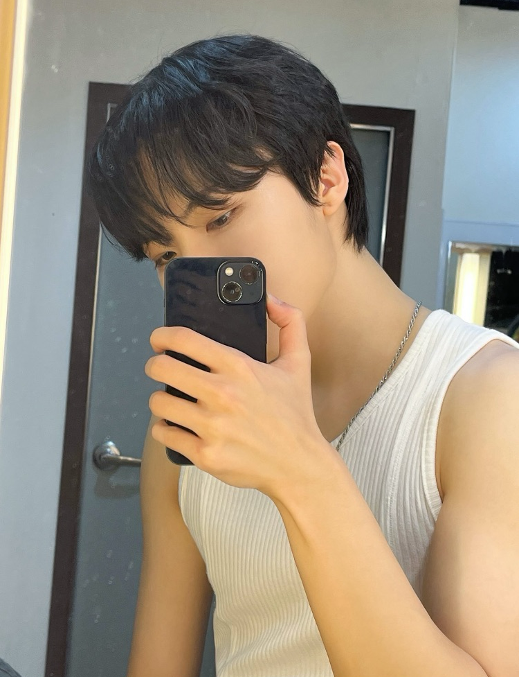 Behind-the-scenes cut of Junghoon (Xikers)