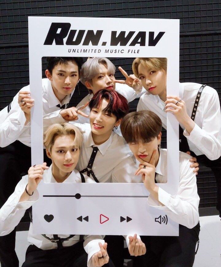 A moment captured by ONEUS's fan