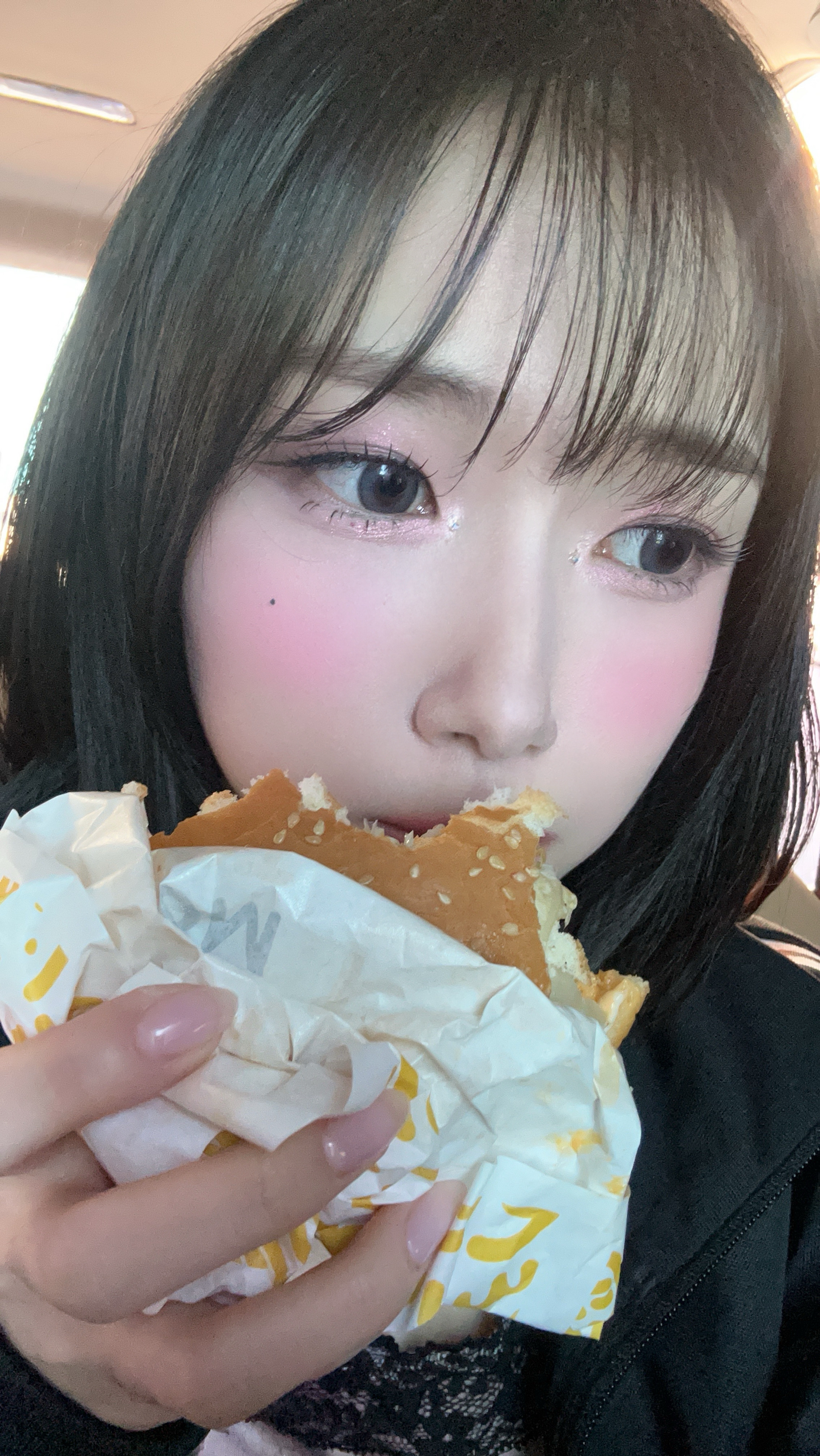 Recent activity shot of Seo Youngeun (Kep1er)