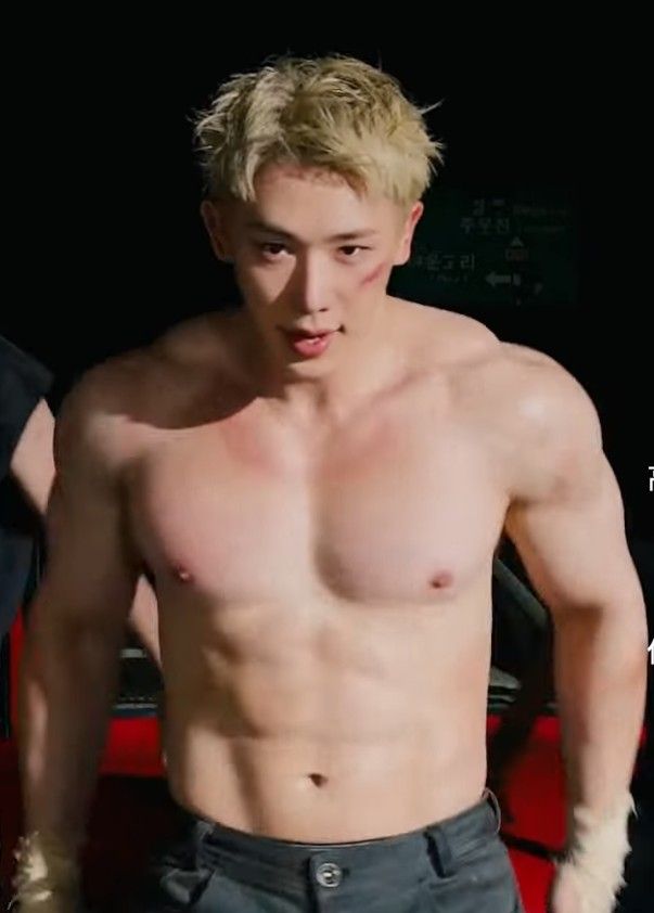 Behind-the-scenes cut of Wonho