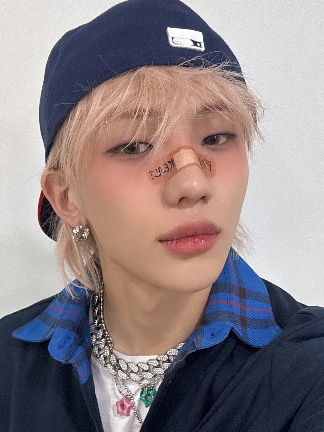 Behind-the-scenes cut of Junhyeok (TNX)