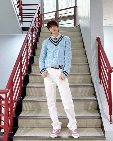 Behind-the-scenes cut of EJ (&TEAM)