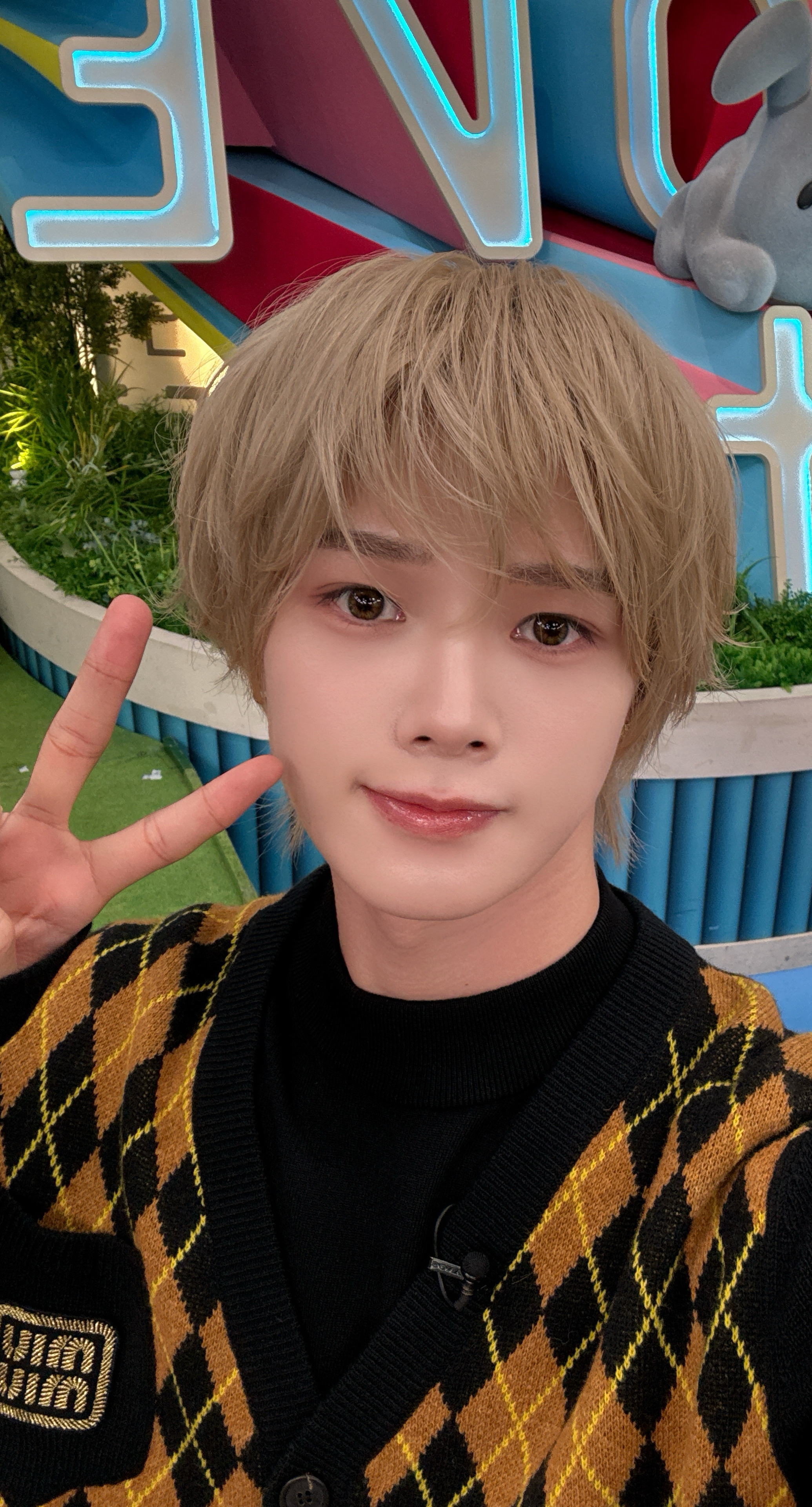 A moment captured by K (&TEAM)'s fan