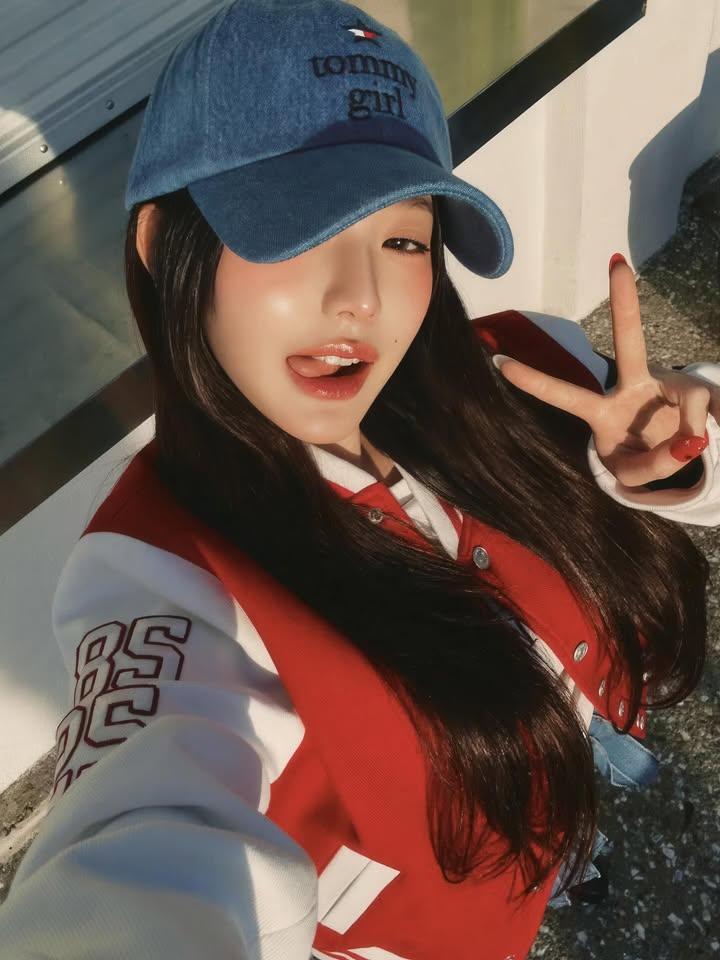 Latest photo of Jang Wonyoung (IVE)