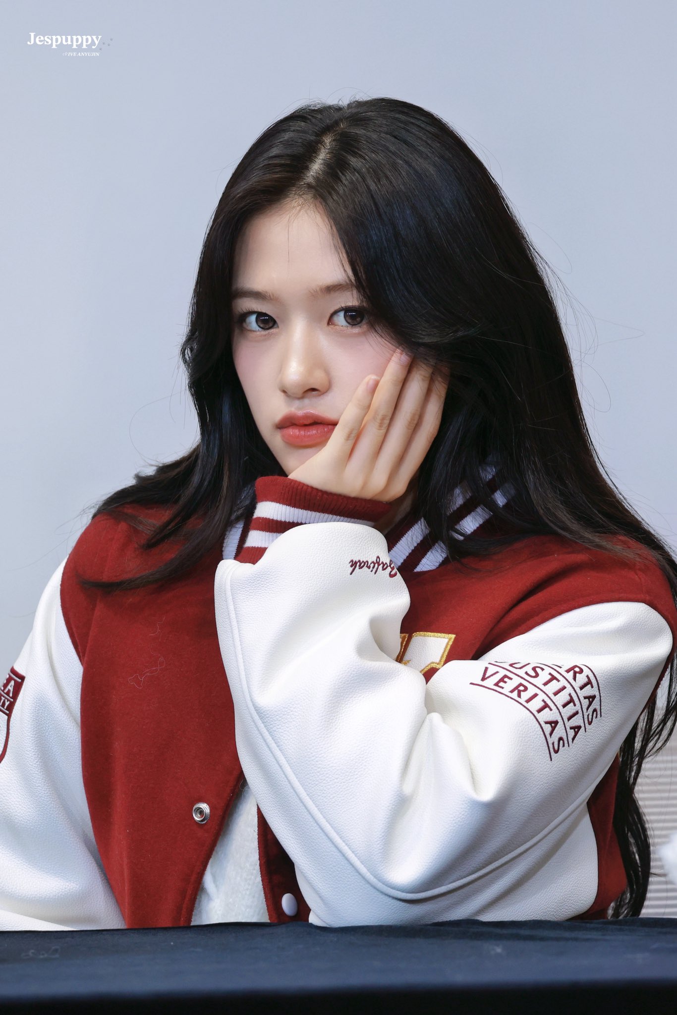 안유진 (IVE)의 비하인드 컷