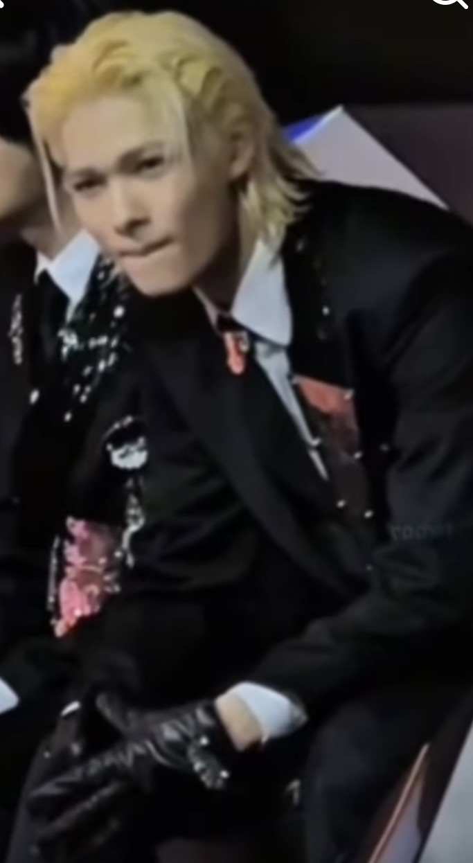 NI-KI (ENHYPEN)的最新照片