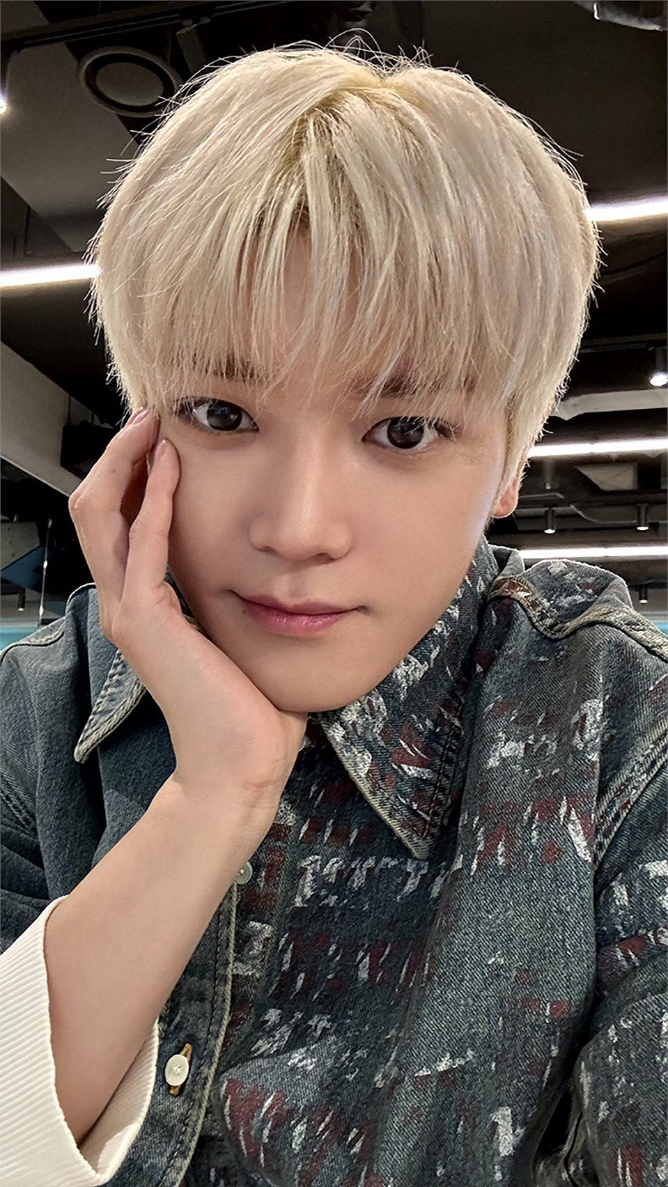 A heartfelt wallpaper shared by Taeyong (NCT 127)'s fans