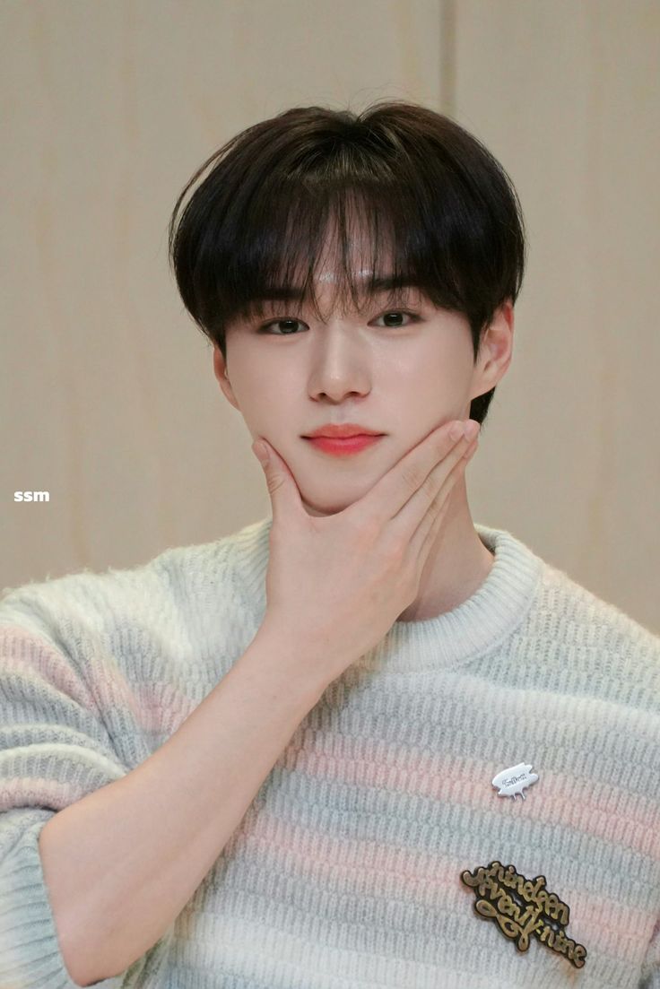 Behind-the-scenes cut of Kim Junseo (ALPHA DRIVE ONE)