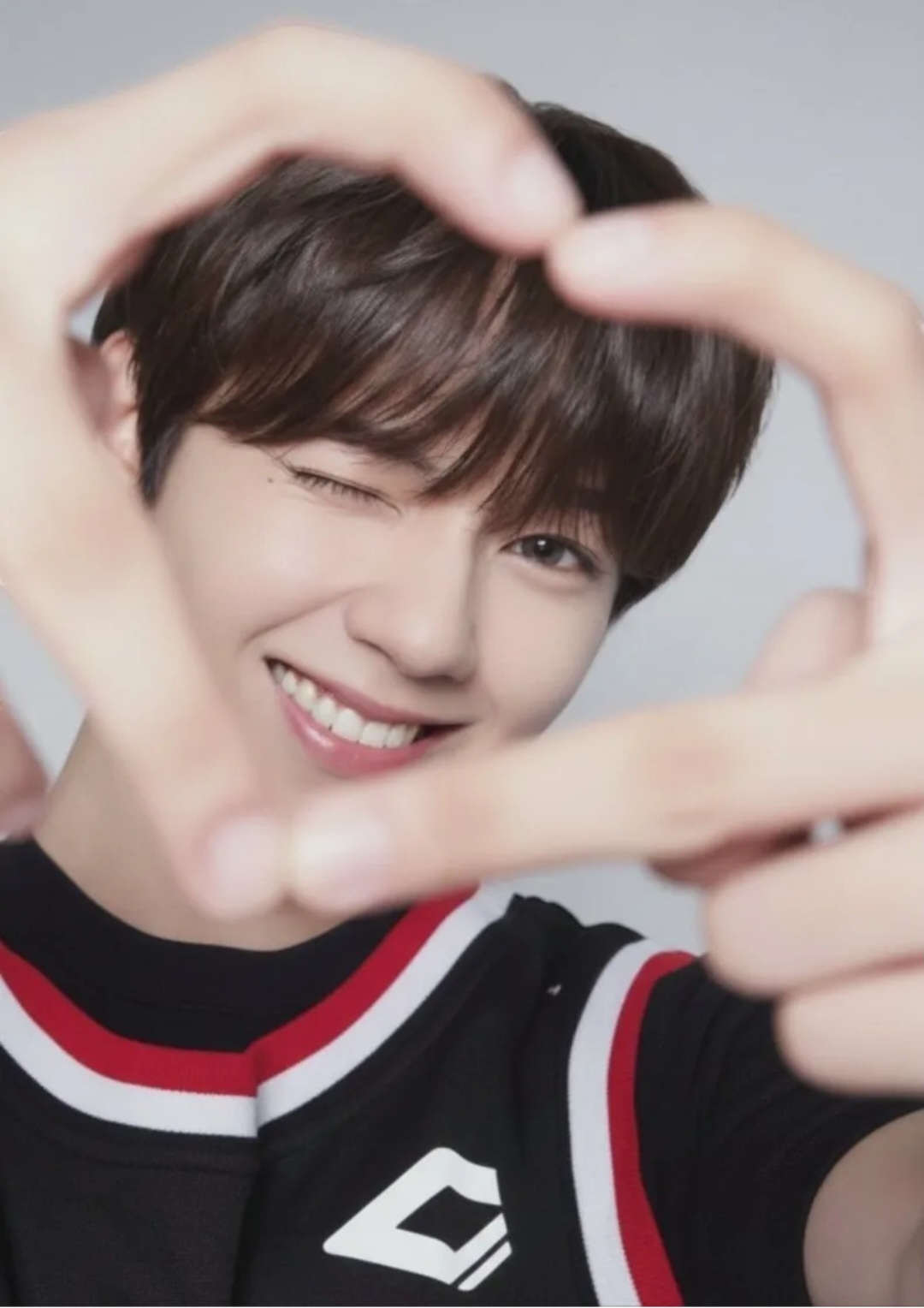 A moment captured by JL (AHOF)'s fan