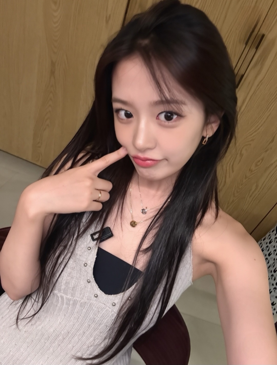 Behind-the-scenes cut of An Yujin (IVE)