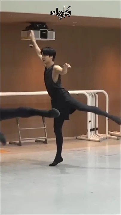 카이 (EXO)의 비하인드 컷