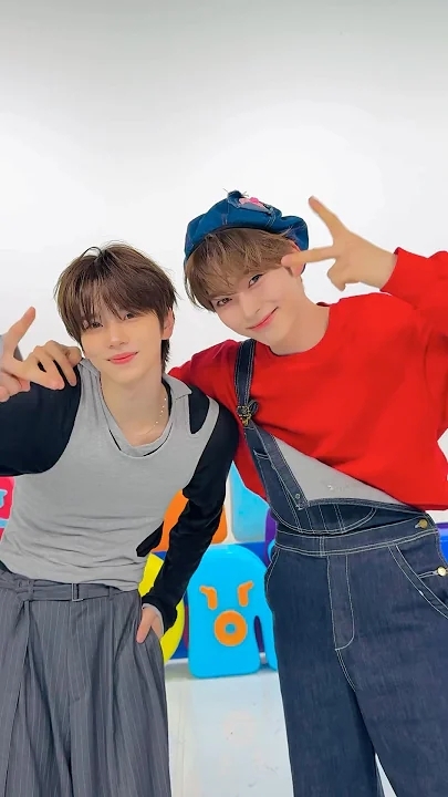 성한빈 (제로베이스원) 커뮤니티에서 인기있는 오늘의 배경화면