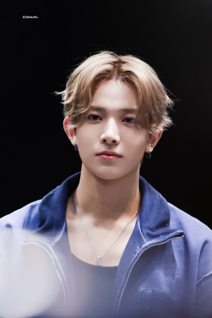 Foto terbaru Heeseung (ENHYPEN)