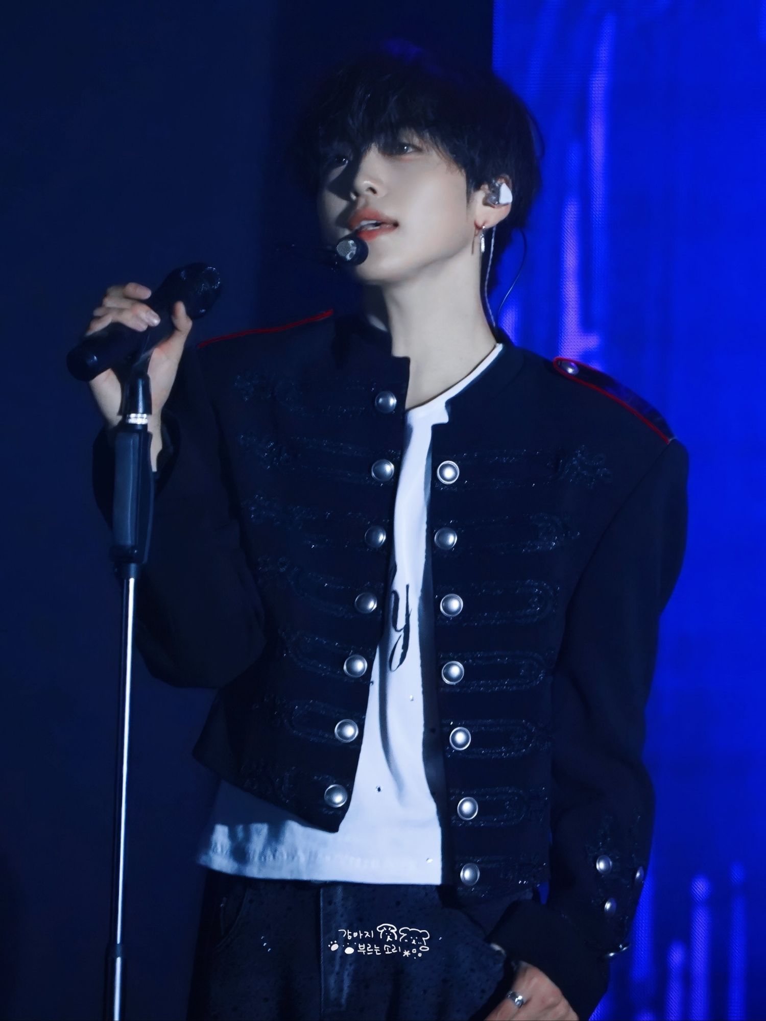 亨俊 (CRAVITY)的最新活动照片