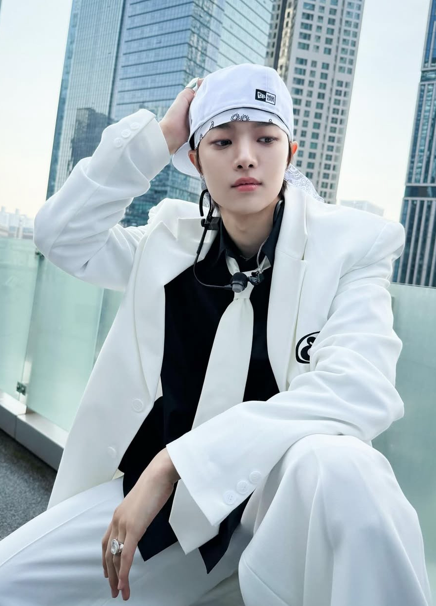 Behind-the-scenes cut of EJ (&TEAM)