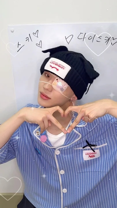 Behind-the-scenes cut of Junhyeok (TNX)