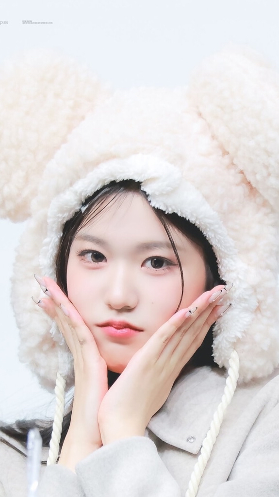 Today's most popular wallpaper in the Yoon Jiyoon community