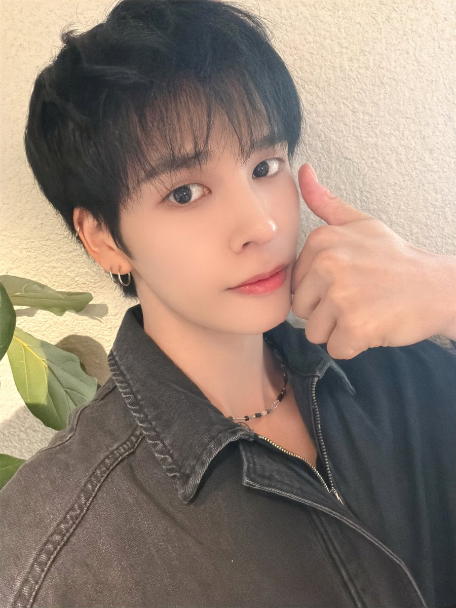 Behind-the-scenes cut of CRAVITY