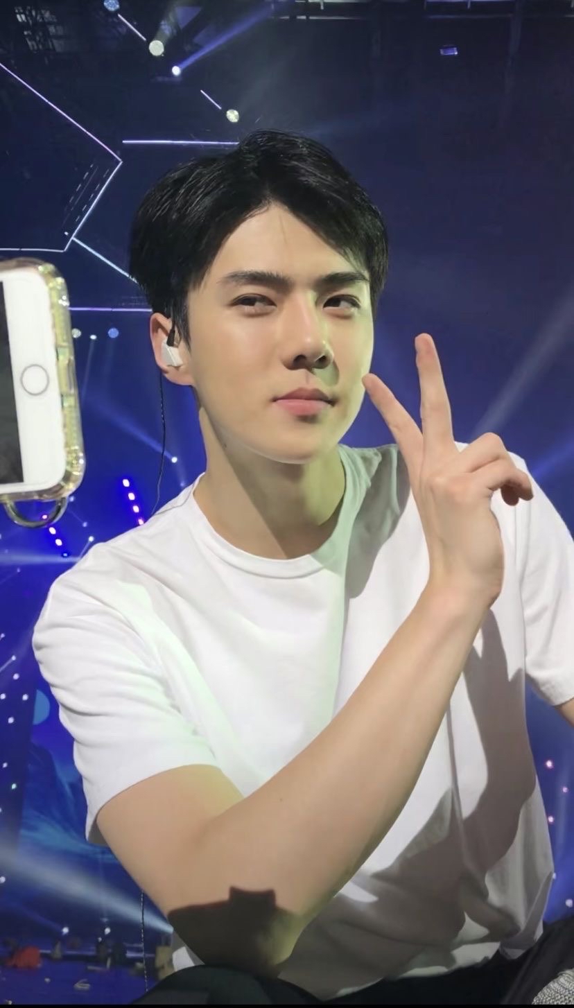 Fandom-recommended wallpaper image of Sehun (EXO)