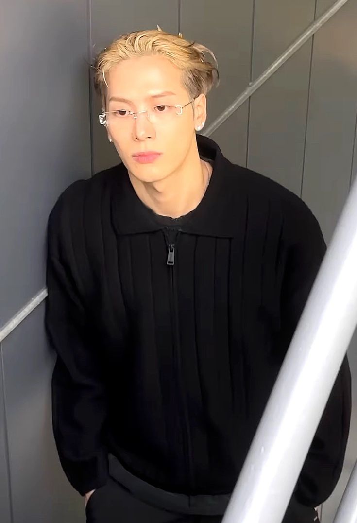 Behind-the-scenes cut of Jackson (GOT7)
