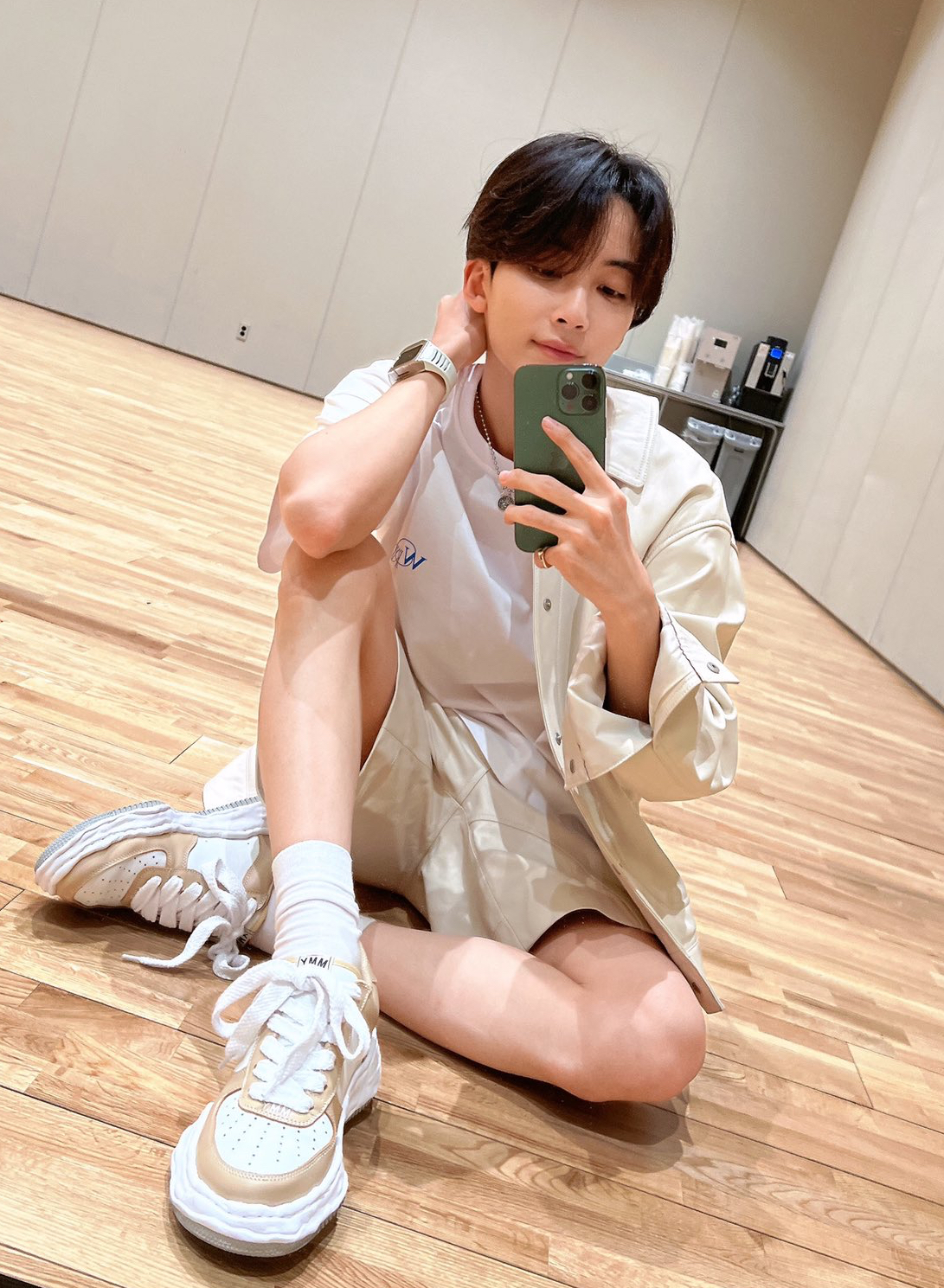 Latest photo of Jeonghan (SEVENTEEN)