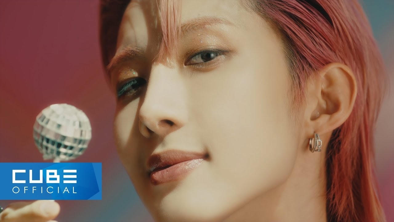 A moment captured by Hui (PENTAGON)'s fan