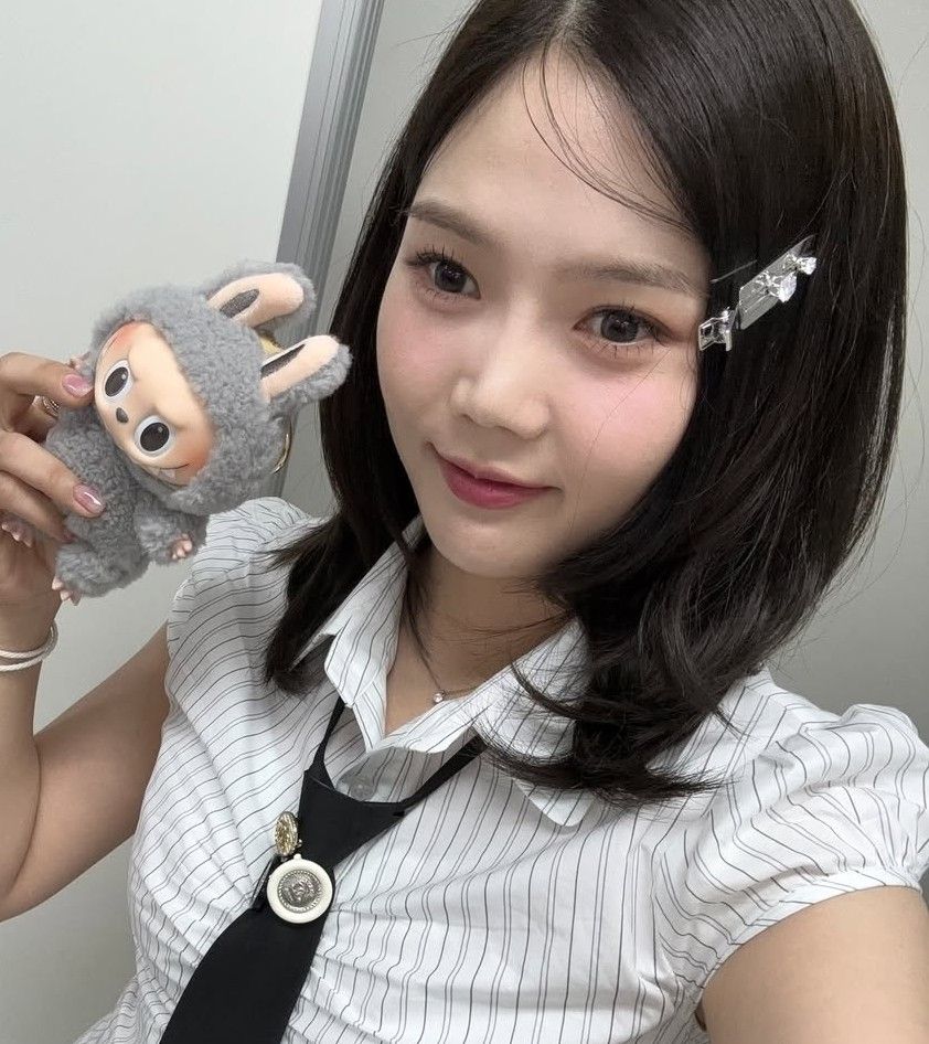 A moment captured by Hyojung (OH MY GIRL)'s fan