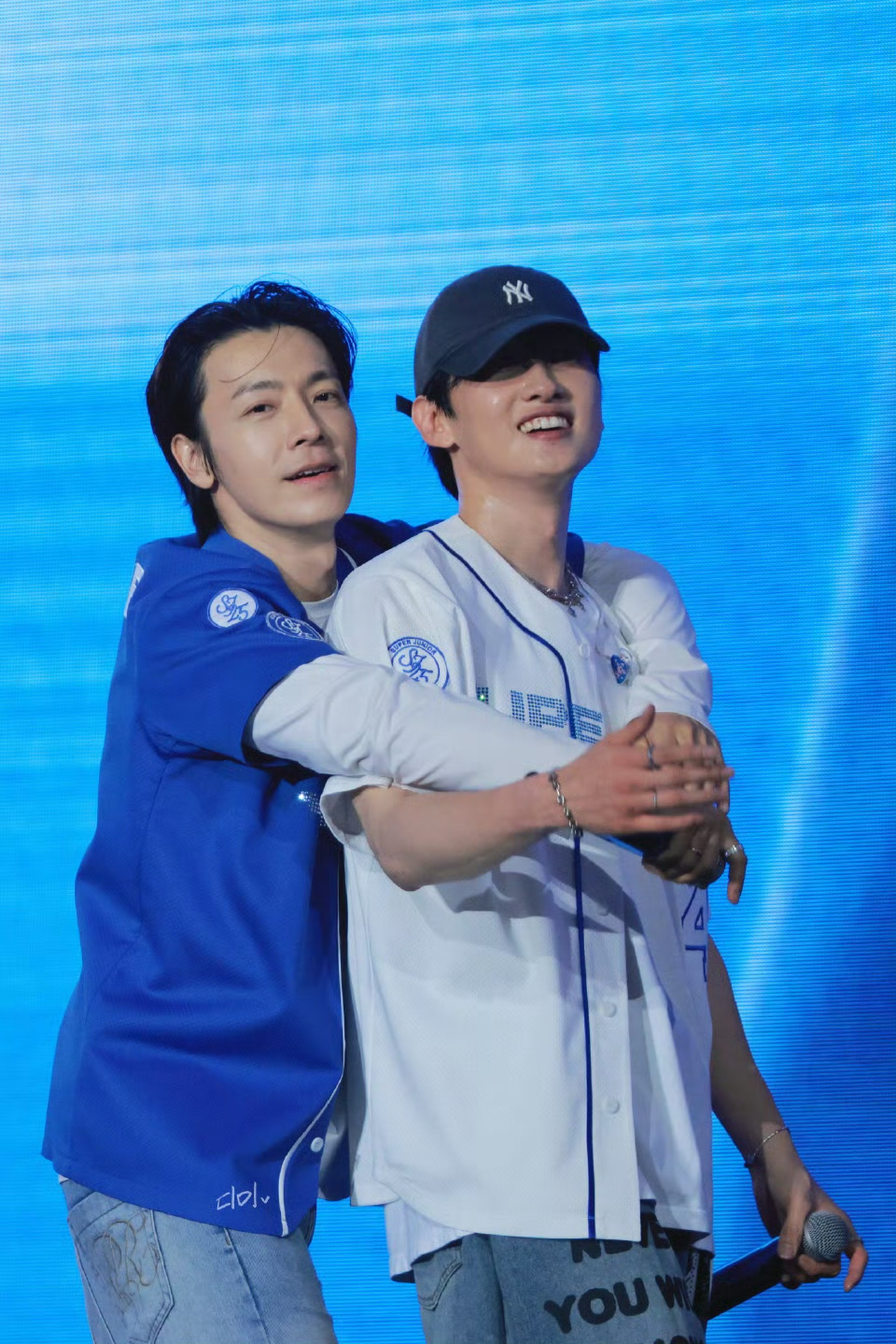 Behind-the-scenes cut of Super Junior