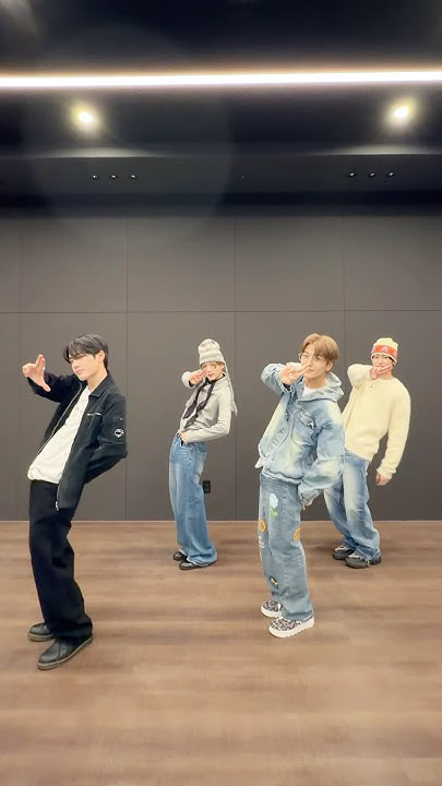 A moment captured by He Xinlong (ALPHA DRIVE ONE)'s fan